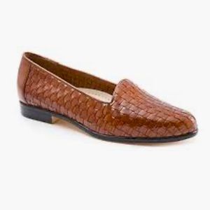 Liz Claiborne Trotters Brown Leather Woven Slip On Loafers